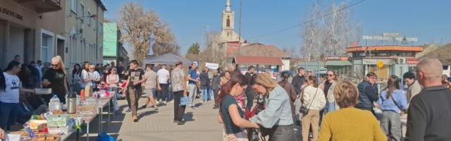Humanitarni bazar u Sivcu: Prikupljen novac ide posmatračima na izborima i studentskoj listi u Kuli