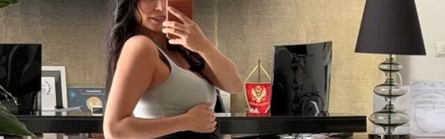 Edita u poodmakloj trudnoći pokazala stomak: Pevačica ne skida osmeh s lica, a jedan detalj svi su primetili
