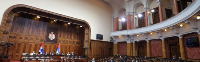 Скупштина сутра наставља претрес: супротстављени ставови о сету изборних закона обележили дан