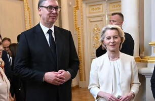 VAŽAN SUSRET NA SAMITU U KIJEVU! Vučić razgovarao sa predsednicom Evropske komisije Fon der Lajen o evropskom putu i ključnim koracima Srbije!
