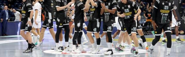 ARENA PUNA DO VRHA: Grobari priredili spektakl na meču Partizan - Mornar (FOTO)