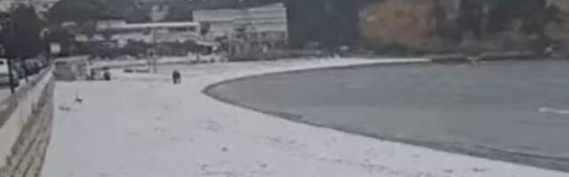 Poznata plaža u Crnoj Gori pod snegom (VIDEO)