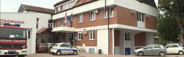 Uhapšena dvojica muškaraca zbog krađe oružja iz policijske stanice Doljevac, jedan od njih vatrogasac