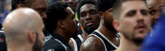 "U tvom gradu, sine, to ne može - pripališ mu tri šamara, beskičmenjaku! Ne sećam se da ste skakali ranije..." Surov udar na košarkaše Partizana