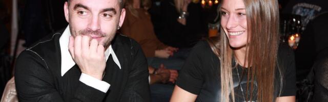 Praznična euforija stigla u dom Sonje i Nikole Lazetića: Na raskošnoj jelci pozavideo bi im svaki komšija na Avali (FOTO)