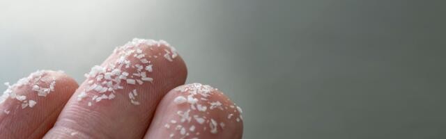 Sitna mikroplastika u hrani i vodi povezuje se sa hormonskim disbalansom: Šta su pokazala nova istraživanja