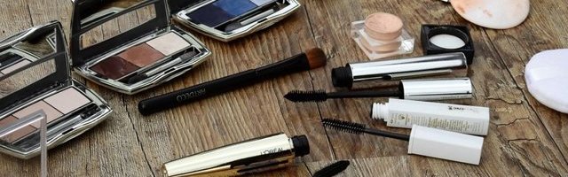 Šminku nikako ne smete da držite u kupatilu: Evo zašto to može da bude štetno