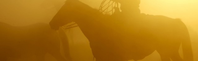 Sede dva kauboja u salonu i ulaze dve dame, kaže prvi...