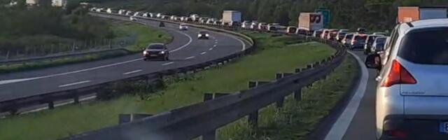 "OVAKO NEŠTO DO SADA NISAM VIDEO" Haos na prilazu Beogradu kod Vrčina: Pogledajte dokle se proteže kolona automobila (VIDEO/FOTO)