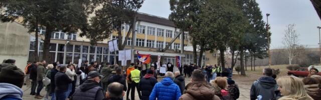 FKŠ: Disciplinski postupci i opomene za maturante i profesore TUŠ "Toza Dragović"