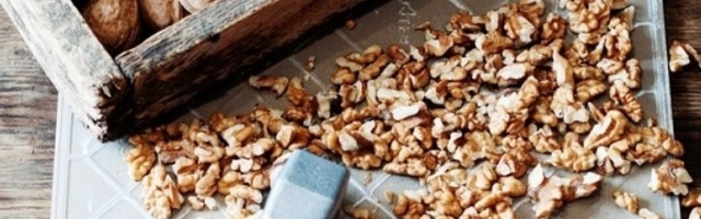 Kako ukloniti tragove od ljuštenja oraha sa ruku?