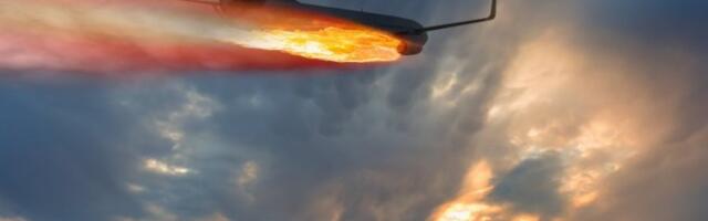 SMRT IM JE BILA PRED OČIMA! POZNATI FUNKCIONERI U ZAPALJENOM AVIONU: Prinudno se prizemljili zbog kvara, a onda je nastao pakao! (FOTO, VIDEO)