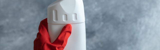 Десет повређених након што су им уместо пића послужили средство за чишћење