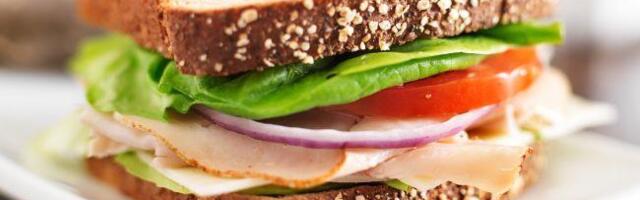 Viralni sendvič od 3 sastojka zaludeo je ceo svet: Kad ne znate šta ćete za doručak ili večeru, isprobajte ovaj recept