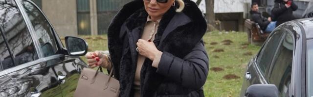 ŠOK-IZDANJE LEPE BRENE, OBJAVLJENA FOTOGRAFIJA KRUŽI INTERNETOM: Komentari pljušte sa svih strana, hitno reagovala i njena koleginica!