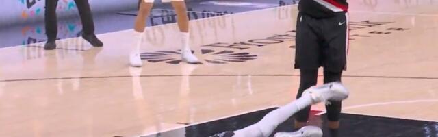 Strepnja u San Antoniju: Vembanjama doživeo potres mozga! Pao na glavu, pa ošamućen napustio teren /VIDEO/