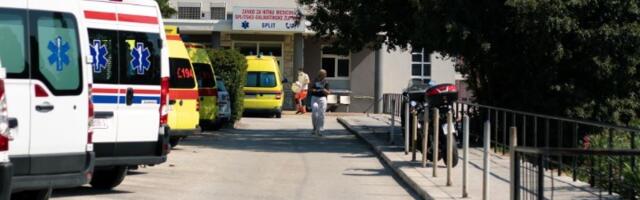 (FOTO) Auto sleteo u potok: U vozilu bila trudnica i dvoje male dece