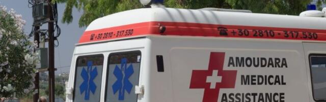 (VIDEO) Ostati živ: Žena (75) skočila sa balkona stana zahvaćenog požarom, prolaznici je uhvatili