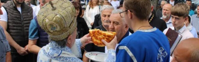 REČI MITROPOLITA ATANASIJA NA HRAMOVNOJ SLAVI U BUĐEVU DIRNULE PEŠTERCE: Gospod pamti i vidi sva Svoja čeda