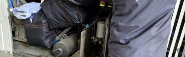 ŠOFER ŠVERCOVAO KAMAGRU: Sredstva za potenciju krio u toaletu autobusa (FOTO)