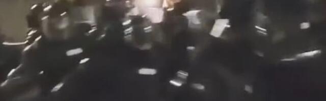 Još jedna penzija: Žandarm kog je udario kolega ispred RTS-a napušta službu, studenti ostaju “krivi”