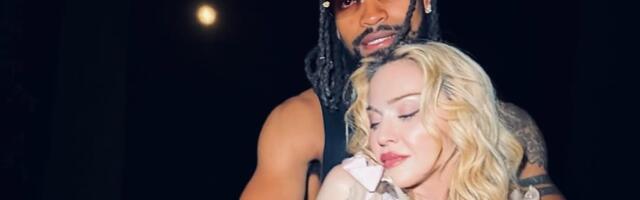 Madona se verila sa svojim 29-godišnjim partnerom, Akimom Morisom – a izvori tvrde da „blista od sreće kao nikada ranije“