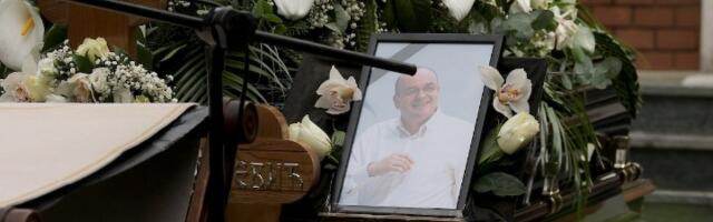 Duletova "petorka" s vencima stigla na sahranu - "grobarima" će krenuti suze na oči (VIDEO)