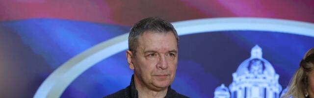 "Neka piju svoj espreso i sude s telefona": Ćuta ne da fotelju i udara po blokaderima (VIDEO)