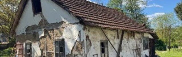 Bosiljčić objavio sliku svoje trošne kuće: Fasada otpada, zidovi ispucali (FOTO)