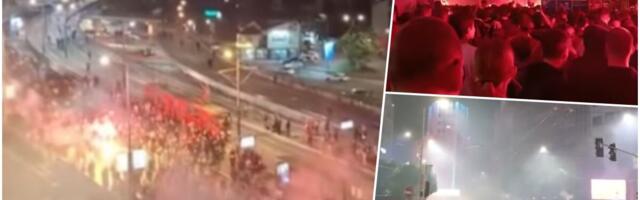 VELIKA CRVENO-BELA ŽURKA U CENTRU BEOGRADA! Hiljade navijača Zvezde slavi titulu - ori se pesma, pršte baklje, puca vatromet na sve strane (VIDEO)