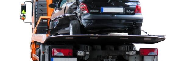 Dvojac iz Velike Plane daljinski onesposobio vozilo stranog državljanina, pa mu nudio usluge šlepanja