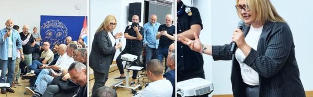 Pogledajte skandalozno ponašanje blokaderke u Nišu - Svi su ostali šokirani (VIDEO)
