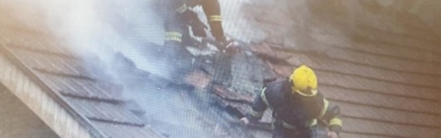 KUĆE U GRAČANICI U PLAMENU, vatrogasci evakuišu stanovništvo!