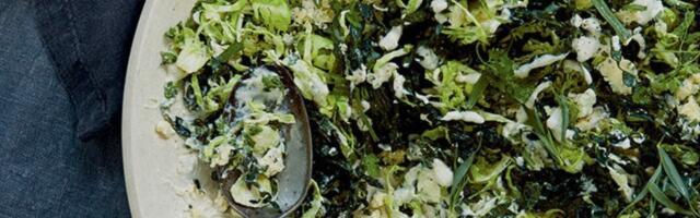 Egzotična cezar salata sa keljom i prokeljom