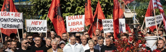 Protesti u Preševu, manje ljudi nego ranije, zahtevi zalepljeni na državne institucije