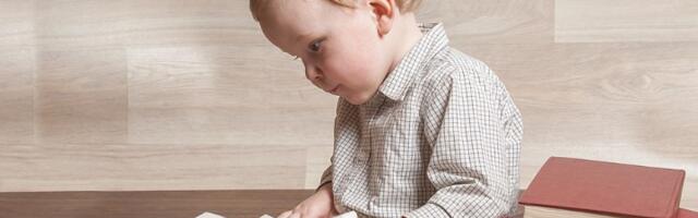 MALI GENIJE! Dvogodišnji dečak je NAJMLAĐI ČLAN MENSE ikada: Prvu knjigu pročitao sa godinu i devet meseci