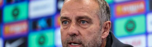 Hansi Flik, Barselona i novi ugovor – nema žurbe