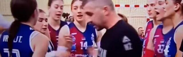 NEVIĐENI SKANDAL NA VEČITOM DERBIJU: Trener Partizana gnusno izvređao svoje odbojkašice! Pogledajte snimak jezivog obraćanja