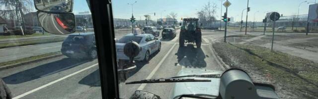 Poljoprivrednici nastavljaju protest: Danas blokade na desetak lokacija