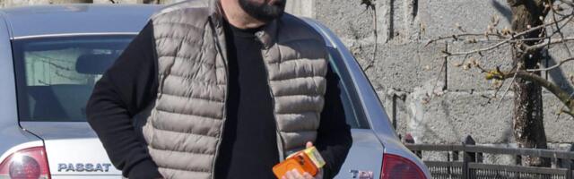 PARTNER DARKOVE MAJKE MEĐU PRVIMA STIGAO U KUĆU PORODICE LAZIĆ NA NAJTEŽI DAN: Dragana ispraćaju na večni počinak, tuga i bol u Brestaču (FOTO)