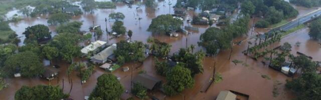 NAREĐENA HITNA EVAKUACIJA: Preti pucanje brane stare vek, bujice već nose kuće i automobile! Narod u panici! (FOTO,VIDEO)