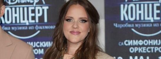 Porodila se Lejla Hot: Pevačica se oglasila iz porodilišta (FOTO)