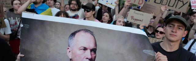 Masovni protesti u 15 ukrajinskih gradova: Građani traže povratak Fedorova i smenu Sirskog