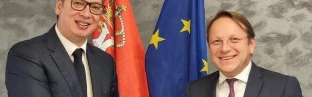 PREDSEDNIK SRBIJE U RADNOJ POSETI BRISELU! Vučićč se sastao sa Varheljijem