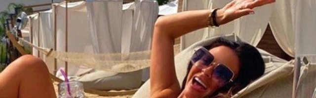 SKINULA SE TRUDNA ANA SEVIĆ! Pevačica pokazala STOMAČIĆ - evo kako izgleda u DRUGOM STANJU! (FOTO)