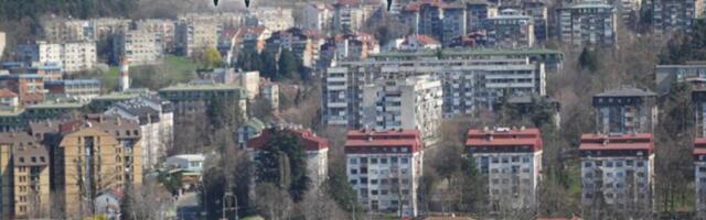 STANARI KANAREVOG BRDA U PANICI! Samo je počeo da se približava prozorima u toku noći!