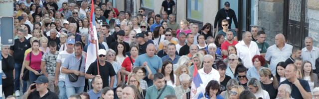 Naprednjaci treći put šetali i treći put blokirali centar Vranja