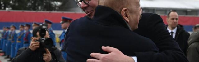 "BILA MI JE VELIKA ČAST" Vučić ispratio Alijeva srdačnim zagrljajem: Hvala Vam, dragi prijatelju, na poseti! Do skorog viđenja! (FOTO)