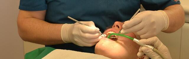 Naučnici pronašli način da smanje rizik od odbacivanja zubnih implantata