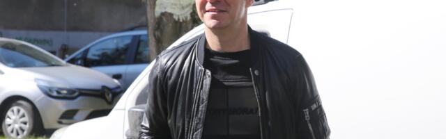 "Lovački nož mi je zabo pozadi" Pevača krvnički napao čovek na ulici, borili mu se za život